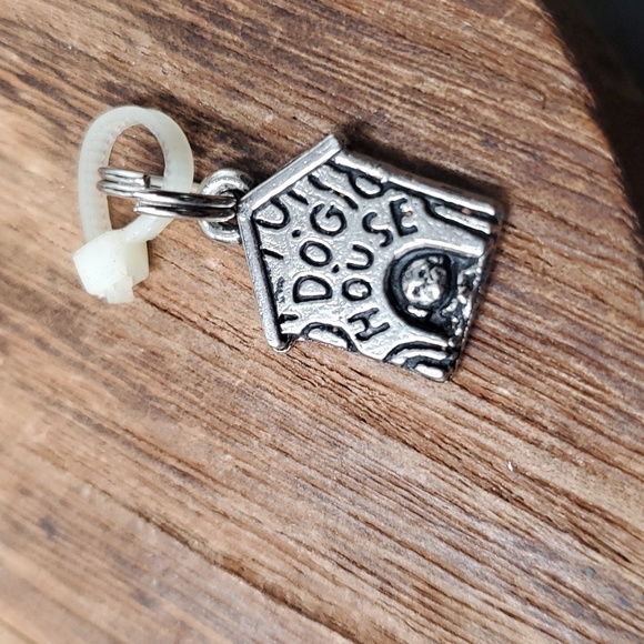 P204 dog house charm - Picture 2 of 2
